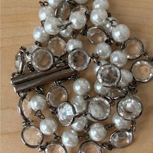 Cha cha bracelet/silver tone & clear beads/faux pearls/magnetic closure/size 5.5